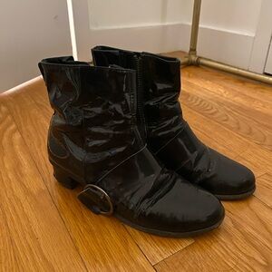 Black leather ankle boots with buckle and side zipper #gothboots #ankleboots